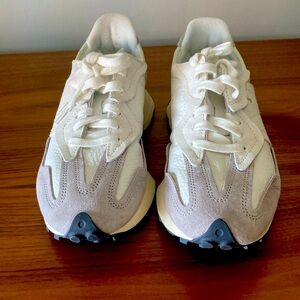 New Balance 327 (W Size 8.5) in Sea Salt White - Retails for $110